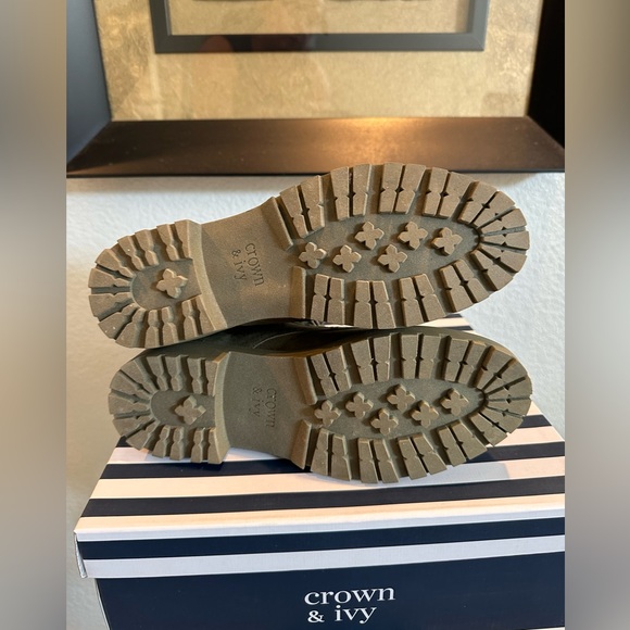 NEW Sweatery Hiker Boots w/o Box | Size 8| Olive Green - Picture 5 of 5